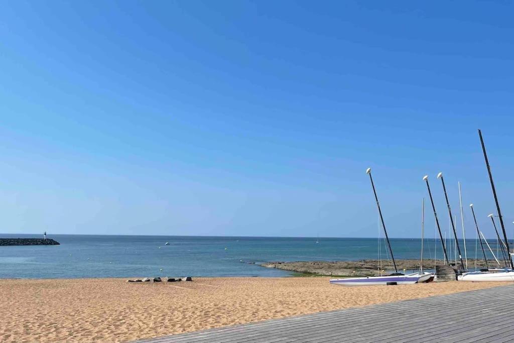 Studio En Residence La Baie De L Adon Сен-Жил-Кроа-дьо-Ви Екстериор снимка