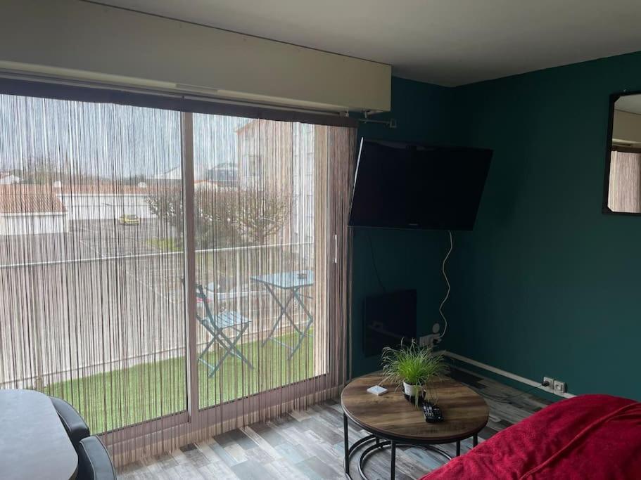 Studio En Residence La Baie De L Adon Сен-Жил-Кроа-дьо-Ви Екстериор снимка