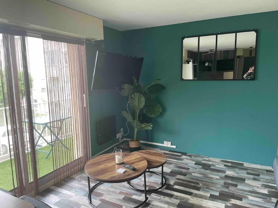 Studio En Residence La Baie De L Adon Сен-Жил-Кроа-дьо-Ви Екстериор снимка